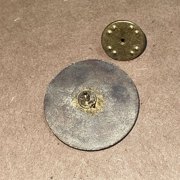 Vintage 1980's Pin “I Know Women Upside Down And Backwards” Funny Racy Sexual - Picture 5 of 5